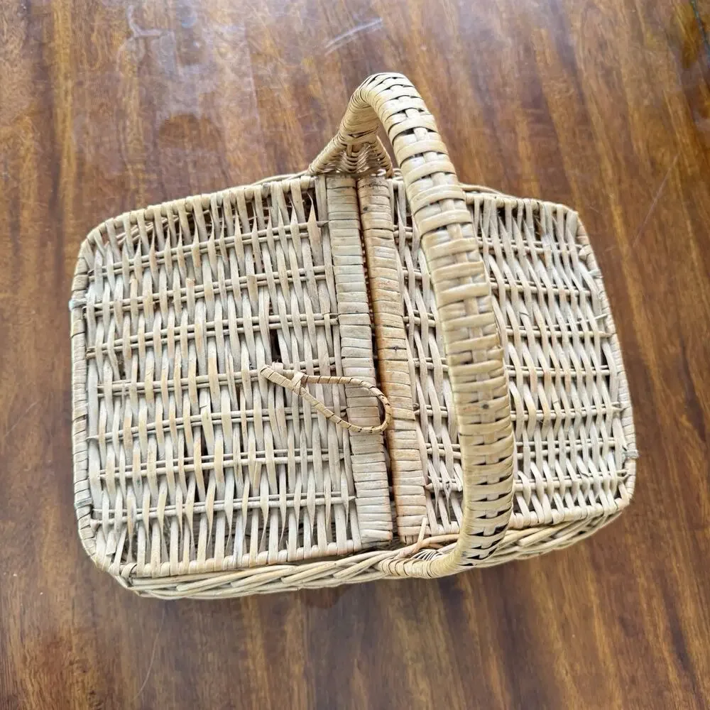 Vintage Wicker Picnic Basket Double Hinged Lid Single Handle Storage 16”